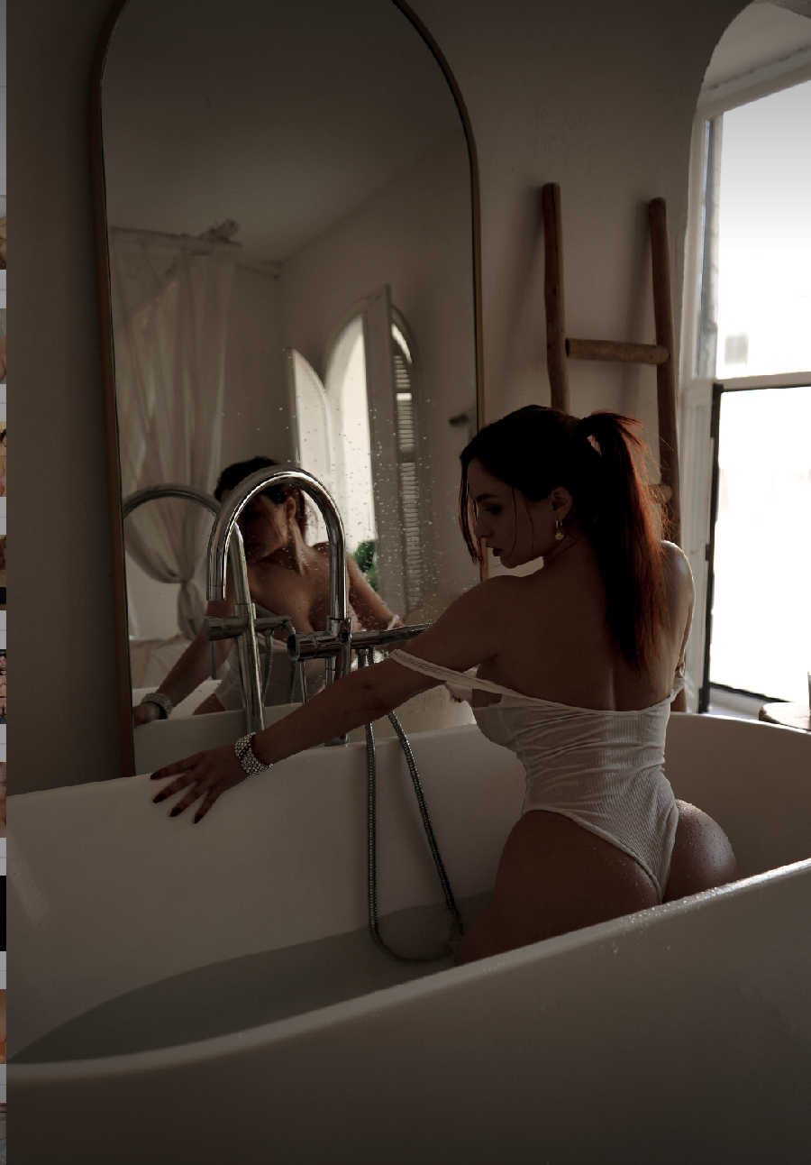 A playful frame from Miranda Faith nude — online in Genoa