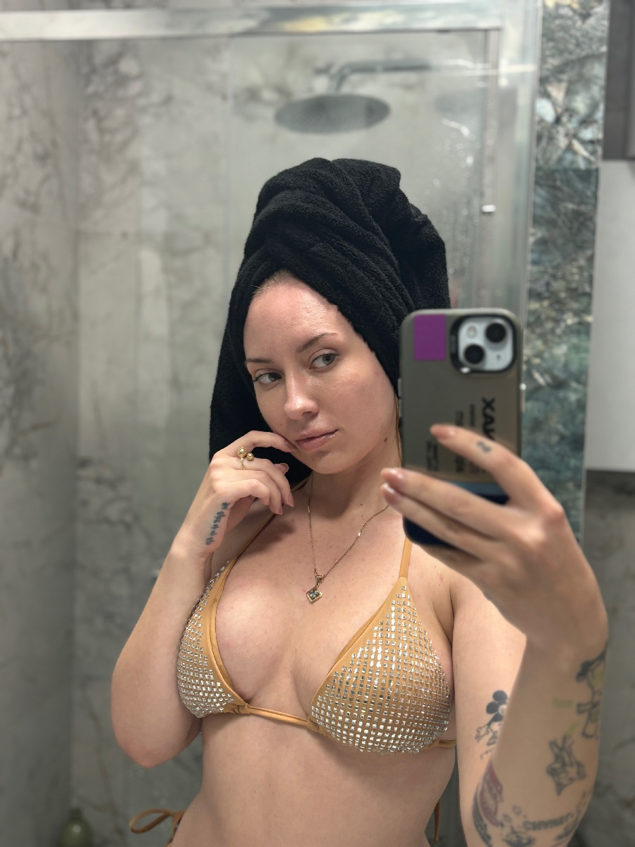 Nude girl KateV in Genoa