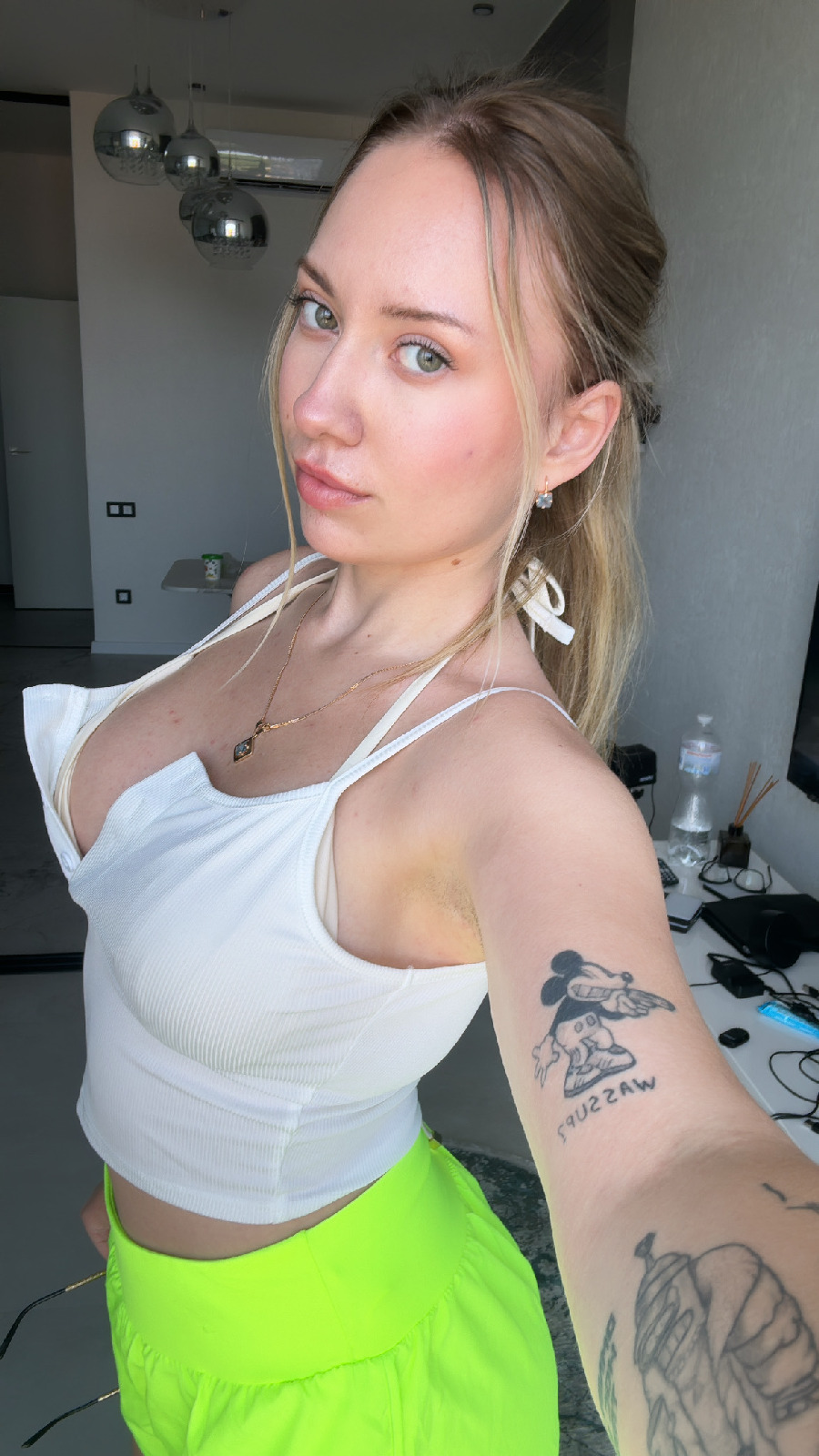 KateV in her underwear in Genoa