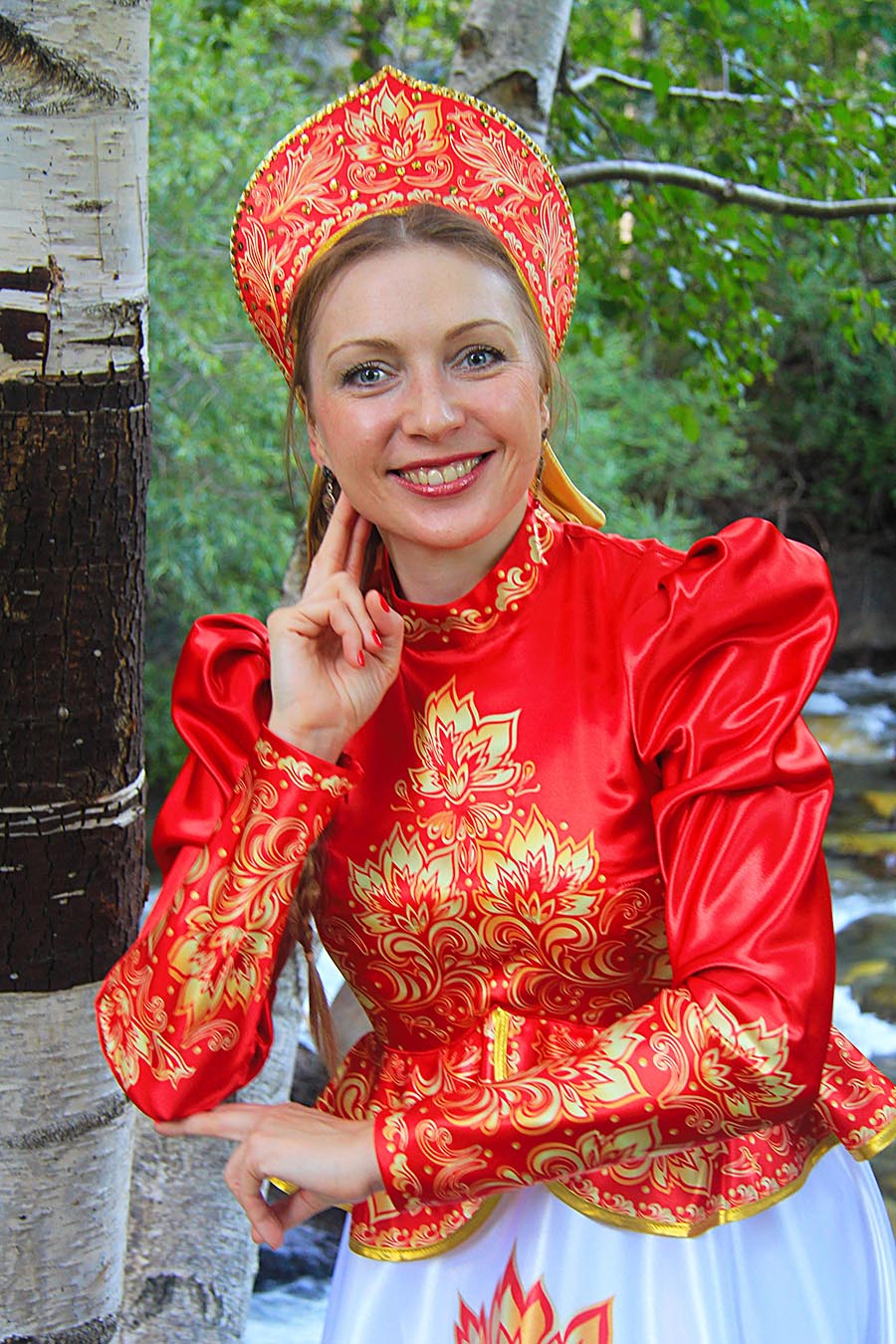 Women in Slavic costumes in Genoa