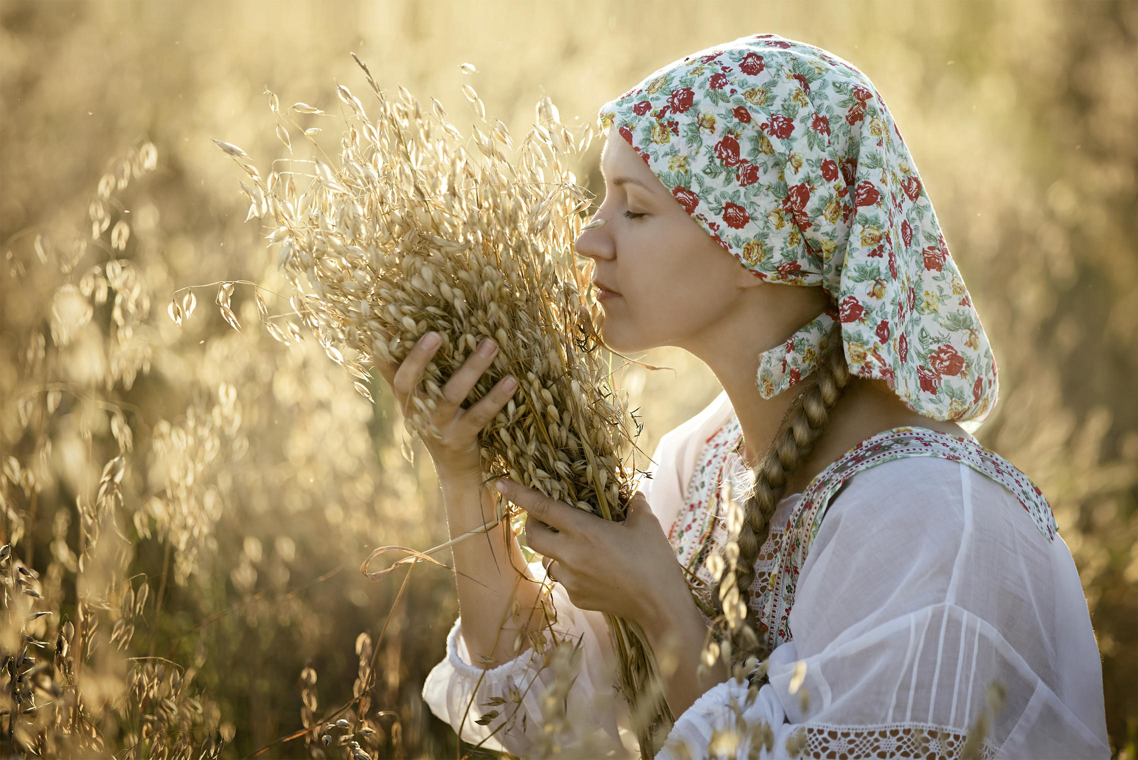 Photo Women in Slavic costumes in Genoa